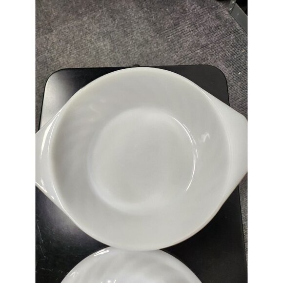 VTG Anchor Hocking Fire King Milk Glass 1.5 qt Lidded Casserole Dish Ovenware - Picture 4 of 9